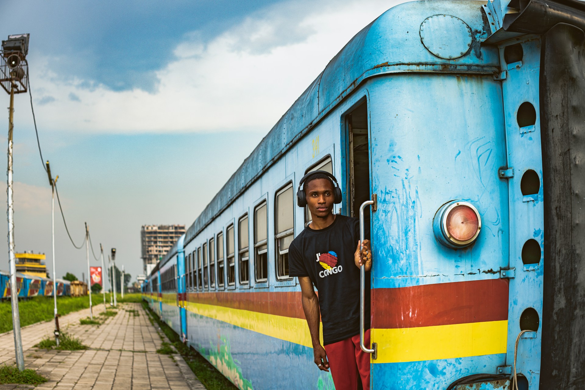 johnnathan-tshibangu-7l79Vya7Z_Q-unsplash old train