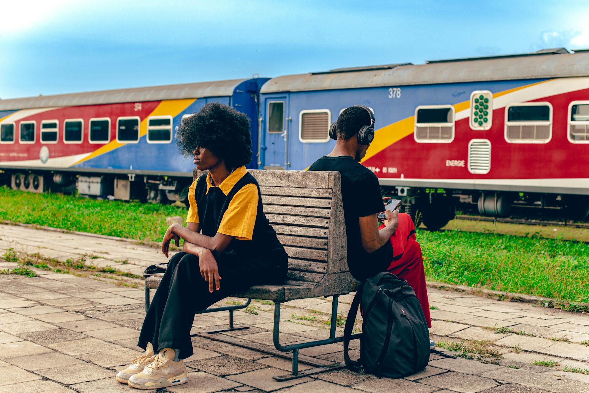 johnnathan-tshibangu-HoJyVWHrf-o-unsplash train